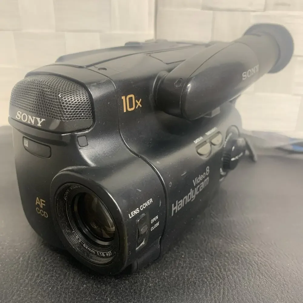 Sony Handycam CCD-TR30 8mm Video8 Camcorder Bundle TESTED *READ*